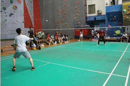 马克思主义学院第三届羽毛球师生联谊赛顺利举办