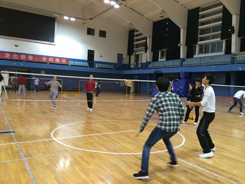 我院师生羽毛球友谊赛顺利举行 我院师生羽毛球友谊赛顺利举行