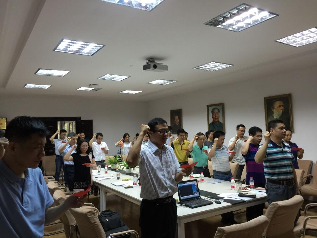 【两学一做】马克思主义学院全体教职工党员重温入党誓词 【两学一做】马克思主义学院全体教职工党员重温入党誓词